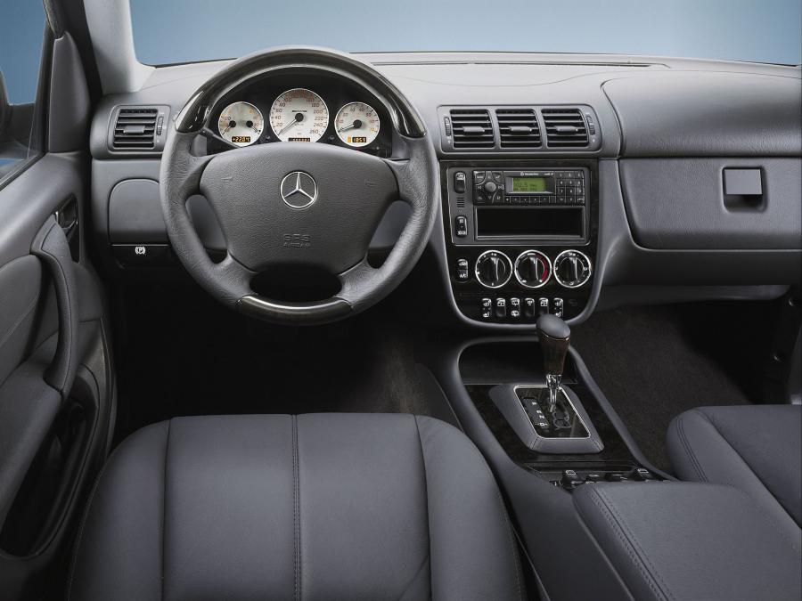 Торпедо Mercedes-Benz ML55 AMG 2000 года  (EU) (фото 9 из 11)